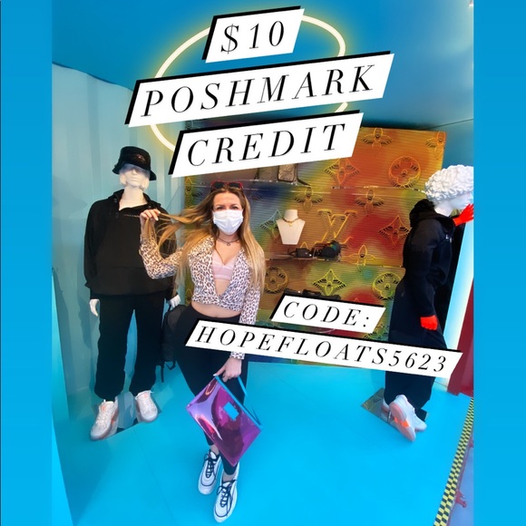 Kitty Cat & Gold Flakes Resin Keychain - Picture 8 of 10